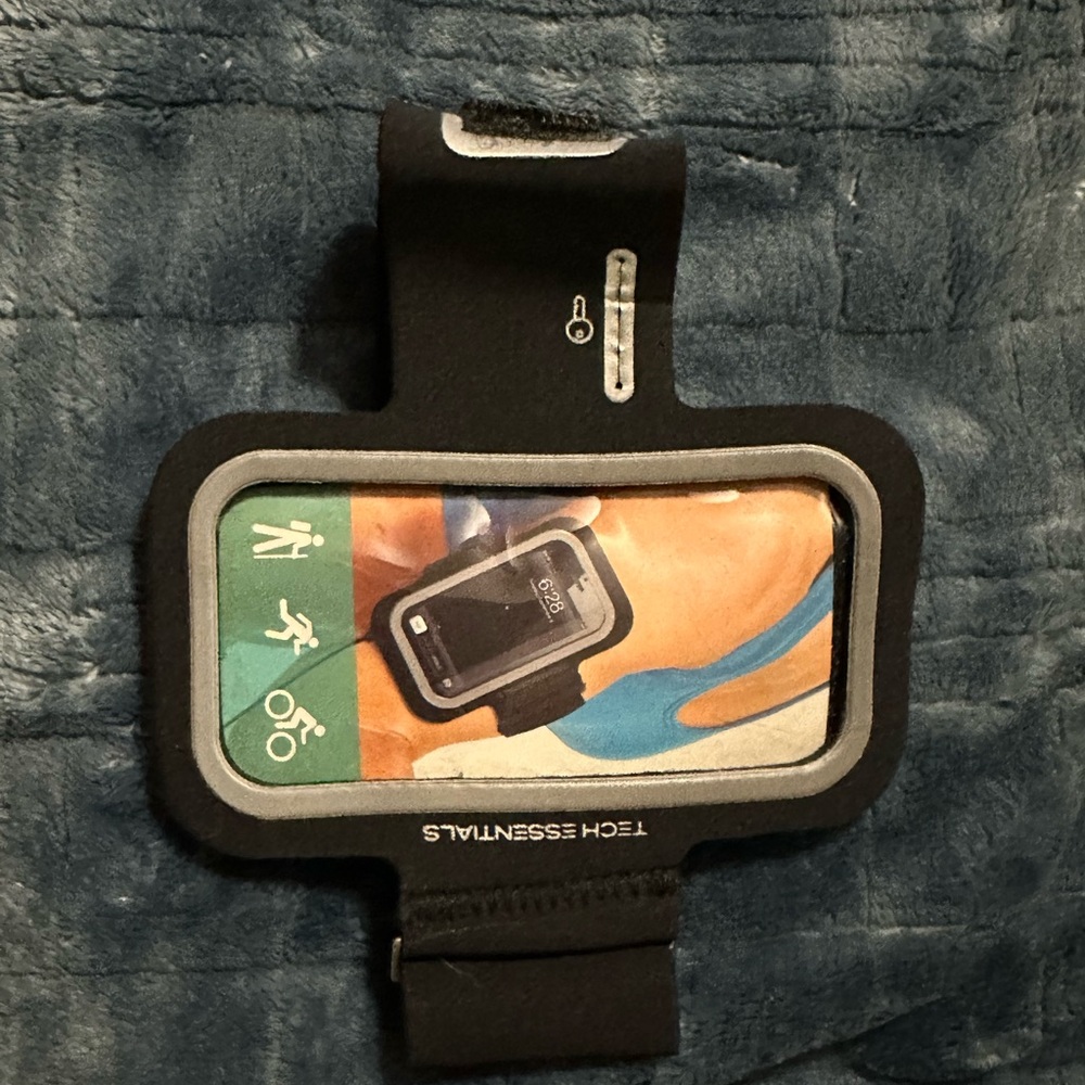 Essentials Black Armband with Clear Screen